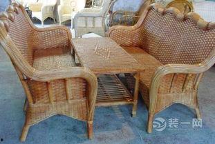 大学生椅子吃瓜,大学生椅子“吃瓜”事件引发热议