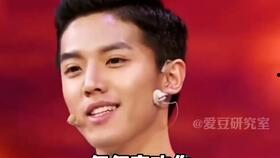 明星冲浪吃瓜图片,趣味瞬间引网友热议