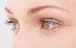 吃哈密瓜割嘴角,嘴角割痕见证美味瞬间