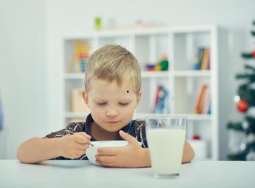 吃瓜之后胃疼呕吐,警惕夏日饮食陷阱